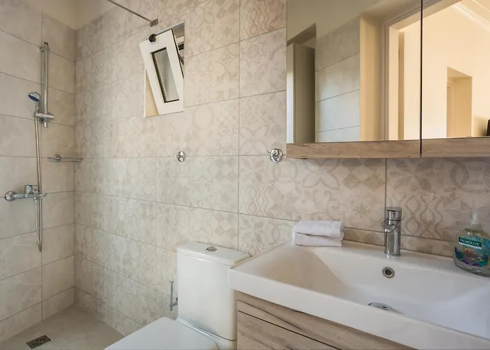 The Lagoon Luxury House